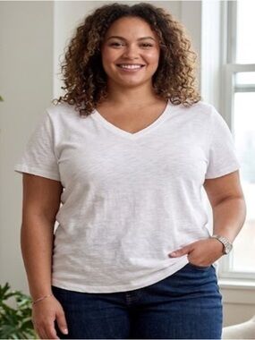 Bombas Women’s White V-Neck T-Shirt